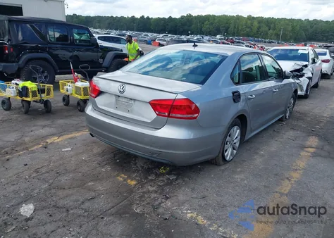 2013 Volkswagen Passat 2.5L S z USA, uszkodzony, nr VIN 1VWAP7A36DC066412